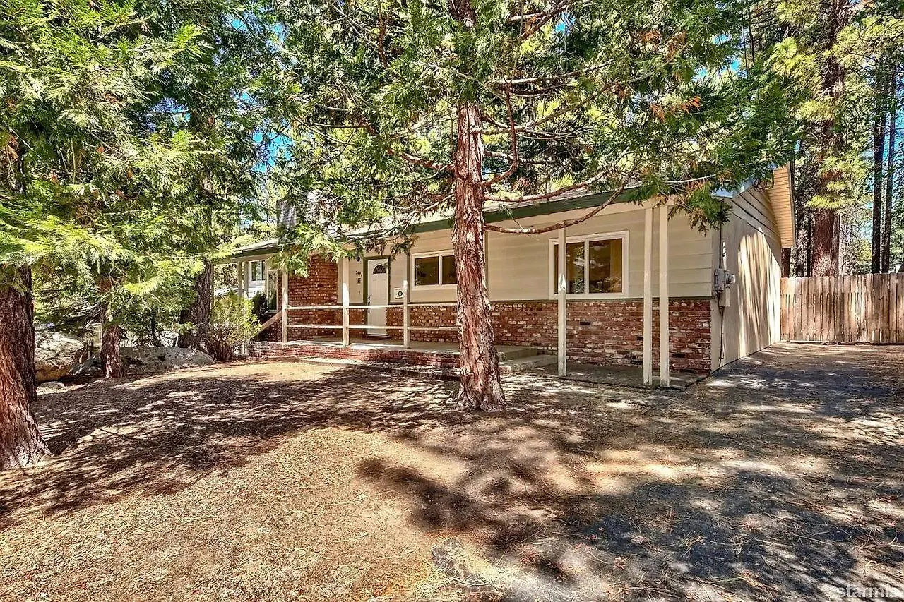 3481 Anne Street Holiday Home サウス・レイクタホ